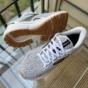 Size 6.5 - Brooks Adrenaline GTS 23 White Black W